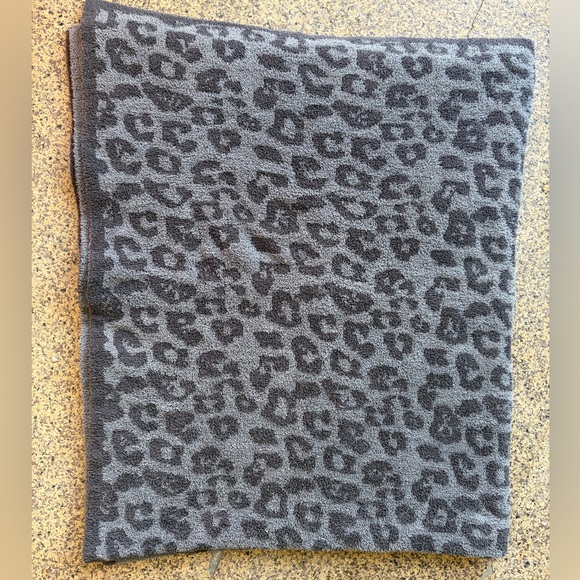 Barefoot Dreams Charcoal Animal Print Throw - Picture 2 of 5